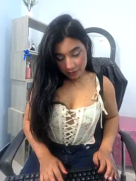 valenlopezz  online show from May 14, 2026, 3:47 am
