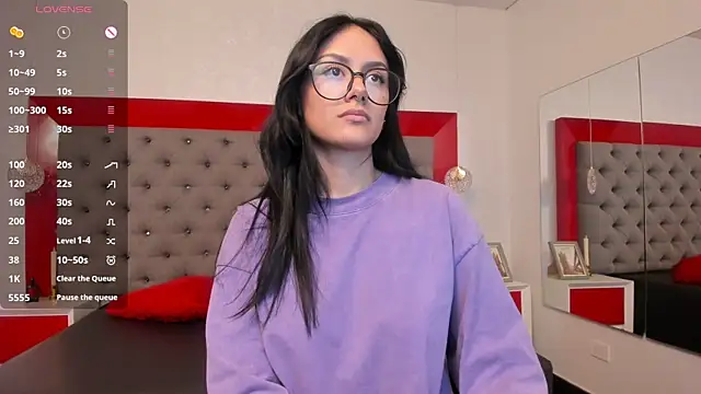 NiccolleHall online show from February 10, 2026, 1:10 pm