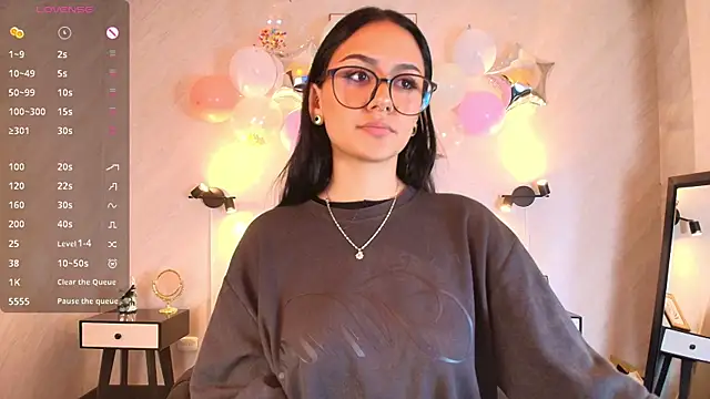 NiccolleHall online show from February 19, 2026, 1:41 pm