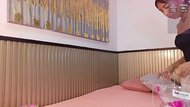 Snapshot of Scarlet_Vixen_ chatting on February 25, 2026, 1:11 pm Scarlet Vixen online show from February 25, 2026, 1:11 pm