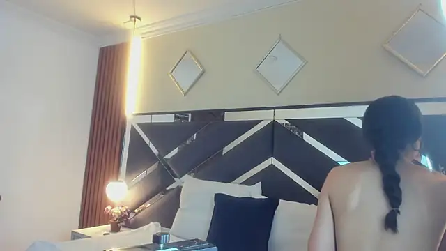 Ambarross  online show from April 16, 2026, 1:56 pm