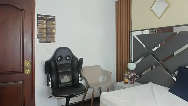 Ambarross  online show from March 26, 2026, 12:47 pm