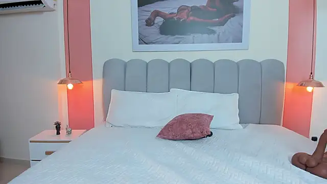 Snapshot of EmmaBoyd chatting on February 12, 2026, 11:43 am EmmaBoyd online show from February 12, 2026, 11:43 am