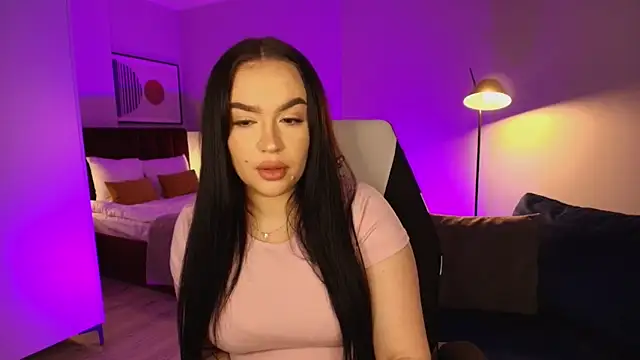 tinafox  online show from February 6, 2026, 8:10 am