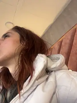 Snapshot of elodie_rouge chatting on May 7, 2026, 12:08 pm elodie rouge online show from May 7, 2026, 12:08 pm