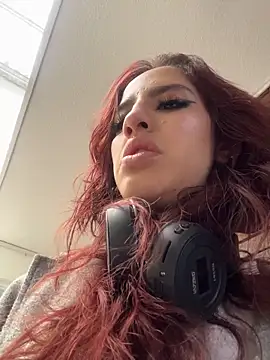 Snapshot of elodie_rouge chatting on May 18, 2026, 11:48 am elodie rouge online show from May 18, 2026, 11:48 am