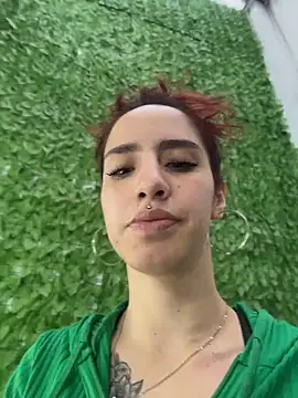 Snapshot of elodie_rouge chatting on April 20, 2026, 11:35 am elodie rouge online show from April 20, 2026, 11:35 am