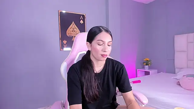 Sofia  Salazar online show from February 19, 2026, 12:24 pm