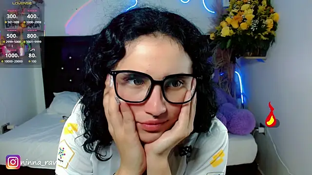 Snapshot of AriaDark chatting on April 21, 2026, 1:42 am AriaDark online show from April 21, 2026, 1:42 am