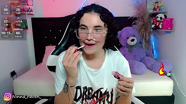 Snapshot of AriaDark chatting on May 19, 2026, 1:56 am AriaDark online show from May 19, 2026, 1:56 am