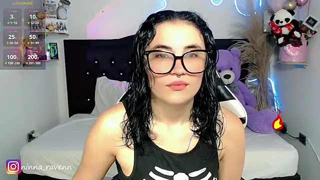 Snapshot of AriaDark chatting on May 1, 2026, 9:09 pm AriaDark online show from May 1, 2026, 9:09 pm