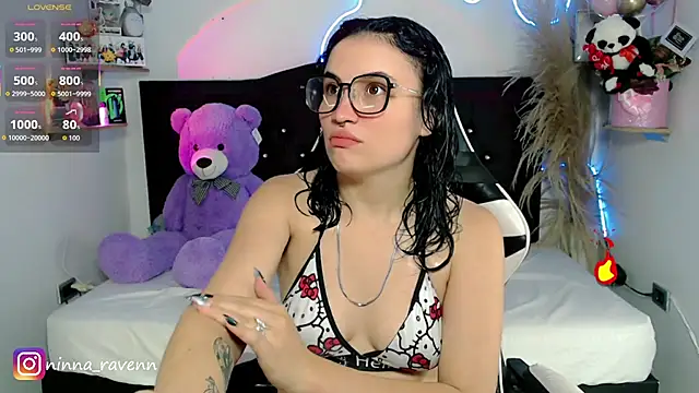 Snapshot of AriaDark chatting on May 4, 2026, 10:12 pm AriaDark online show from May 4, 2026, 10:12 pm