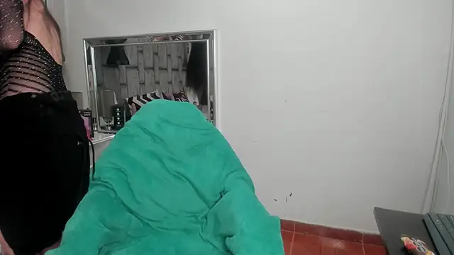 Snapshot of JenniQ69 chatting on February 5, 2026, 1:29 pm JenniQ69 online show from February 5, 2026, 1:29 pm