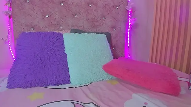 lovely  kiss   online show from March 26, 2026, 6:17 pm