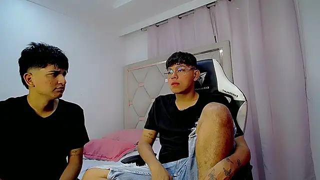 Snapshot of Maxwell_boys chatting on February 8, 2026, 3:48 am Maxwell boys online show from February 8, 2026, 3:48 am