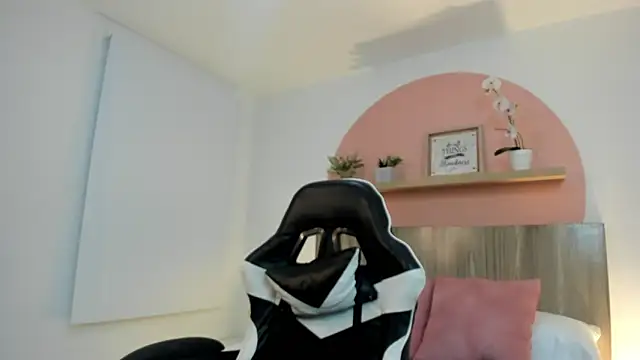 ivette swan online show from May 25, 2026, 7:56 pm