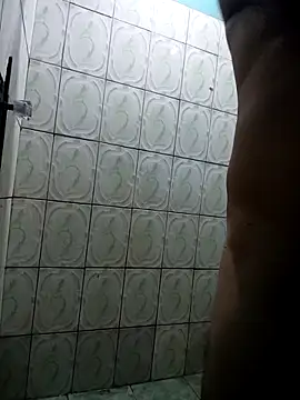Snapshot of alewiin chatting on April 20, 2026, 9:05 pm alewiin online show from April 20, 2026, 9:05 pm