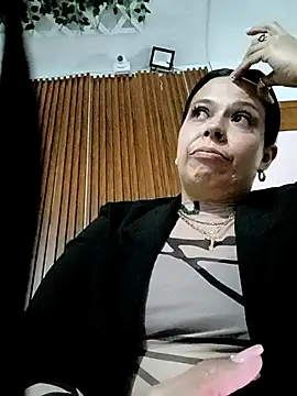 Snapshot of RossyAlvarez chatting on May 2, 2026, 1:55 am RossyAlvarez online show from May 2, 2026, 1:55 am