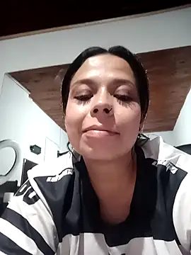 Snapshot of RossyAlvarez chatting on April 28, 2026, 2:27 am RossyAlvarez online show from April 28, 2026, 2:27 am