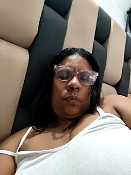 Zeyllyjhonson online show from April 15, 2026, 12:27 am