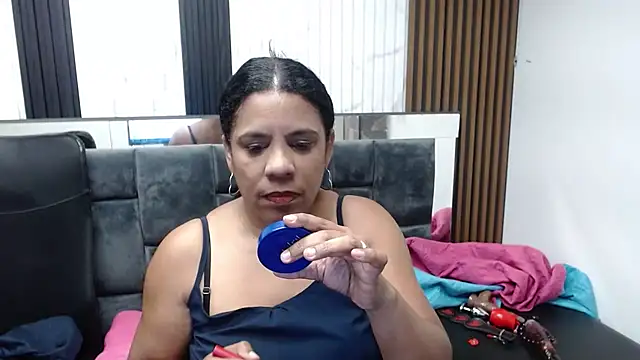 Zeyllyjhonson online show from July 3, 2026, 3:29 pm