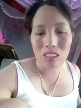 Snapshot of Gummiesu chatting on April 10, 2026, 9:27 am Gummiesu online show from April 10, 2026, 9:27 am