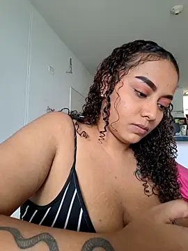 curly girl 31 online show from May 26, 2026, 8:18 pm