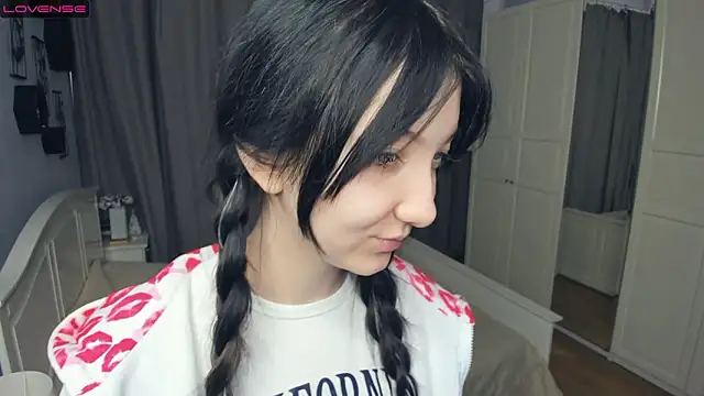 RoxanneComisky online show from February 9, 2026, 8:01 am