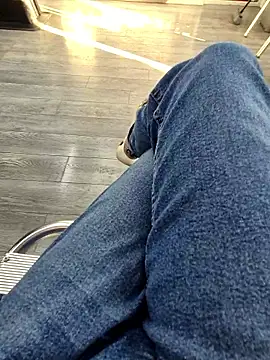 Snapshot of vali23 chatting on January 17, 2026, 9:24 am vali23 online show from January 17, 2026, 9:24 am