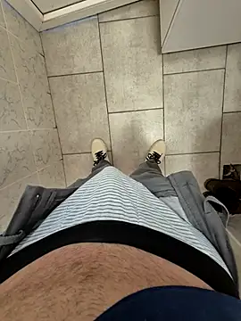 Snapshot of vali23 chatting on February 21, 2026, 11:23 am vali23 online show from February 21, 2026, 11:23 am