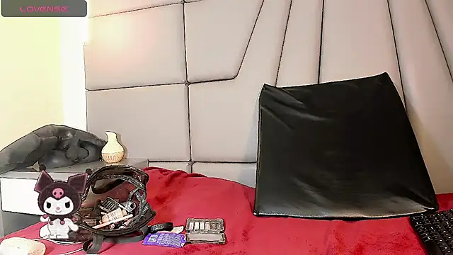 Miss-Saraii online show from March 22, 2026, 5:14 pm