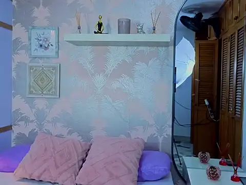 Snapshot of Emma_Thompssonn chatting on February 13, 2026, 12:16 pm Emma Thompssonn online show from February 13, 2026, 12:16 pm