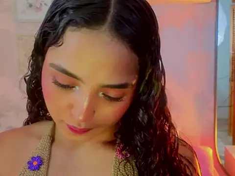 Emma Thompssonn online show from April 13, 2026, 11:58 am