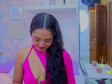 Snapshot of Emma_Thompssonn chatting on March 2, 2026, 12:01 pm Emma Thompssonn online show from March 2, 2026, 12:01 pm