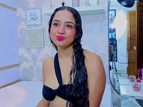 Snapshot of Emma_Thompssonn chatting on February 6, 2026, 11:50 am Emma Thompssonn online show from February 6, 2026, 11:50 am