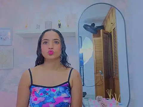 Snapshot of Emma_Thompssonn chatting on February 21, 2026, 12:18 pm Emma Thompssonn online show from February 21, 2026, 12:18 pm