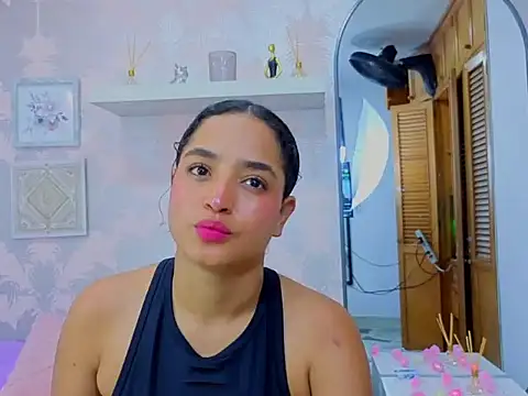 Snapshot of Emma_Thompssonn chatting on February 19, 2026, 12:02 pm Emma Thompssonn online show from February 19, 2026, 12:02 pm