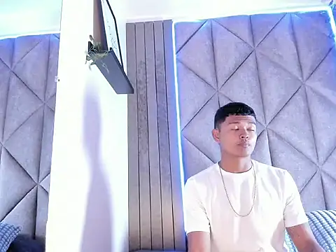 Snapshot of AndrewKenoxx_ chatting on February 6, 2026, 7:32 pm AndrewKenoxx online show from February 6, 2026, 7:32 pm