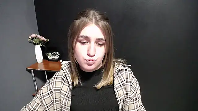 Sunny siren online show from March 14, 2026, 2:34 pm