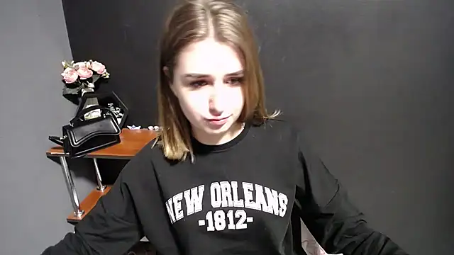 Snapshot of Sunny_siren chatting on February 13, 2026, 1:33 pm Sunny siren online show from February 13, 2026, 1:33 pm