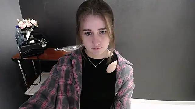 Snapshot of Sunny_siren chatting on February 25, 2026, 2:17 pm Sunny siren online show from February 25, 2026, 2:17 pm