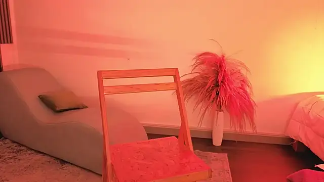 Snapshot of fransheskarossi chatting on February 17, 2026, 12:24 pm fransheskarossi online show from February 17, 2026, 12:24 pm