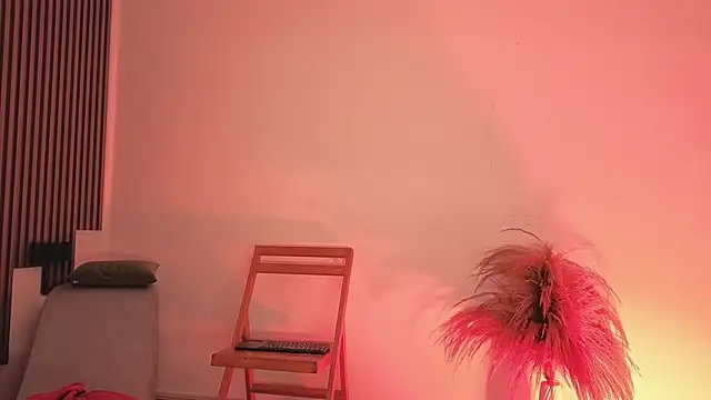 Snapshot of fransheskarossi chatting on February 14, 2026, 12:05 pm fransheskarossi online show from February 14, 2026, 12:05 pm