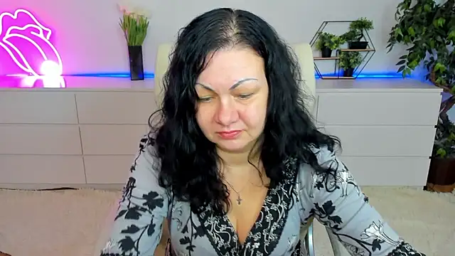 IrissMoon online show from March 10, 2026, 6:28 am