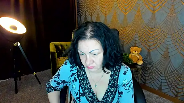 IrissMoon online show from June 11, 2026, 5:54 pm