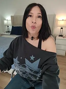 Snapshot of candyxtreox chatting on February 3, 2026, 12:21 pm candyxtreox online show from February 3, 2026, 12:21 pm