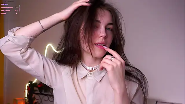 Snapshot of MirnaTellado chatting on February 4, 2026, 6:03 pm MirnaTellado online show from February 4, 2026, 6:03 pm