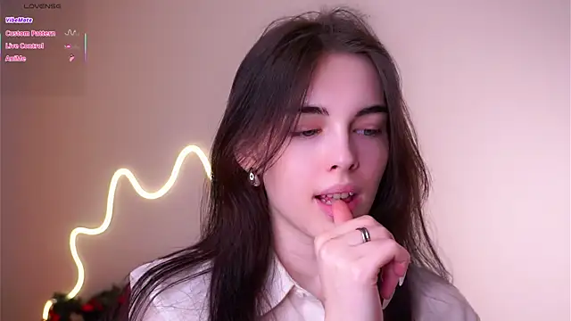 Snapshot of MirnaTellado chatting on February 9, 2026, 6:06 pm MirnaTellado online show from February 9, 2026, 6:06 pm