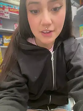 Snapshot of StrawberryPink_ chatting on May 21, 2026, 11:40 am StrawberryPink online show from May 21, 2026, 11:40 am
