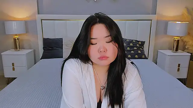 Snapshot of YUMI_G chatting on February 12, 2026, 8:52 pm YUMI G online show from February 12, 2026, 8:52 pm